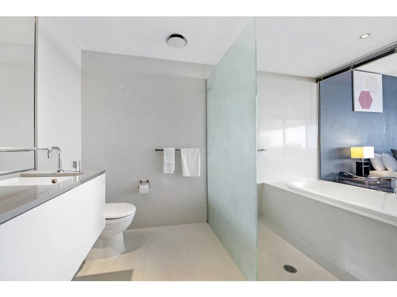 1332/9 Ferny Avenue “Circle on Cavill”, Surfers Paradise QLD 4217