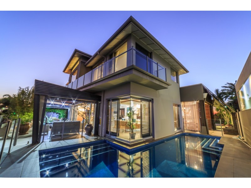 24 Knightsbridge Parade West, Sovereign Islands QLD 4216
