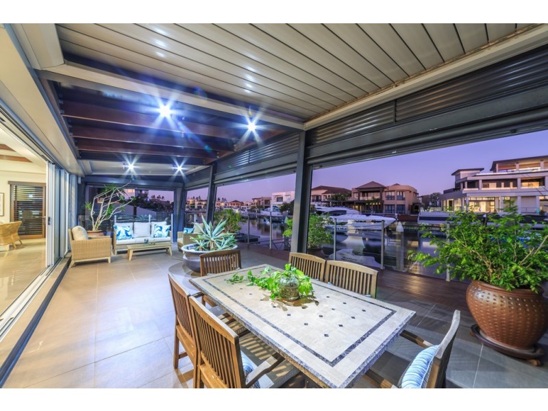 24 Knightsbridge Parade West, Sovereign Islands QLD 4216