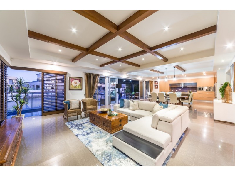 24 Knightsbridge Parade West, Sovereign Islands QLD 4216