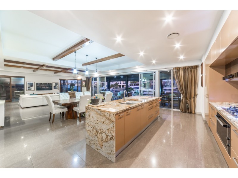24 Knightsbridge Parade West, Sovereign Islands QLD 4216