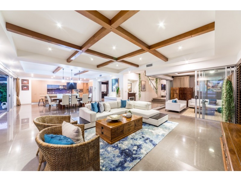 24 Knightsbridge Parade West, Sovereign Islands QLD 4216