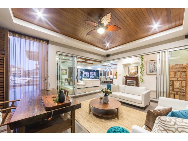 24 Knightsbridge Parade West, Sovereign Islands QLD 4216