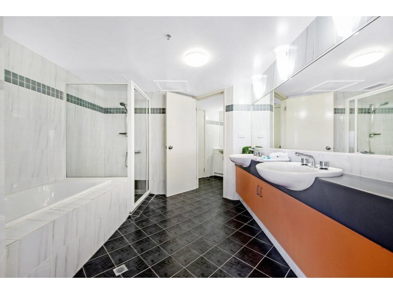 92/15 Victoria Avenue “Victoria Square”, Broadbeach QLD 4218