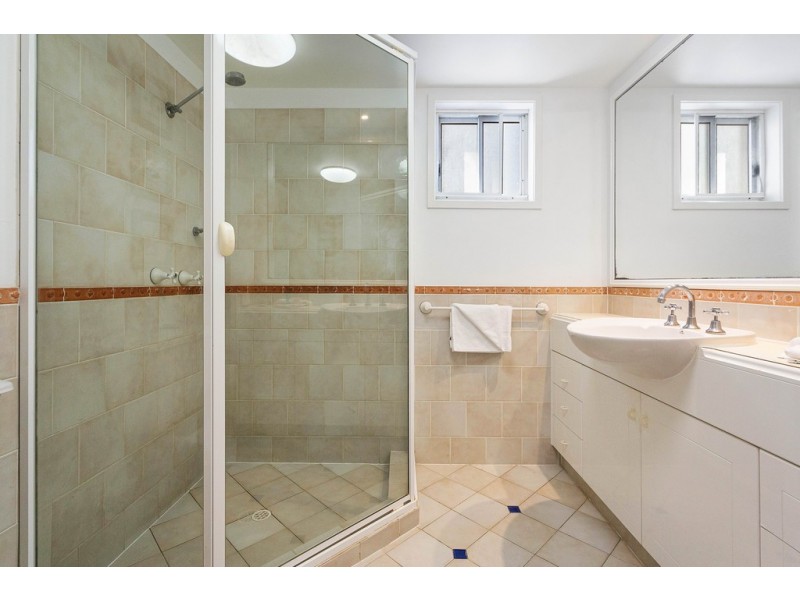 24 La Grande 122-130 Old Burleigh Road, Broadbeach QLD 4218