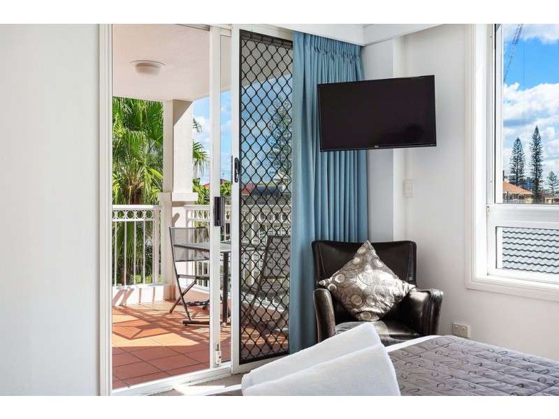 24 La Grande 122-130 Old Burleigh Road, Broadbeach QLD 4218