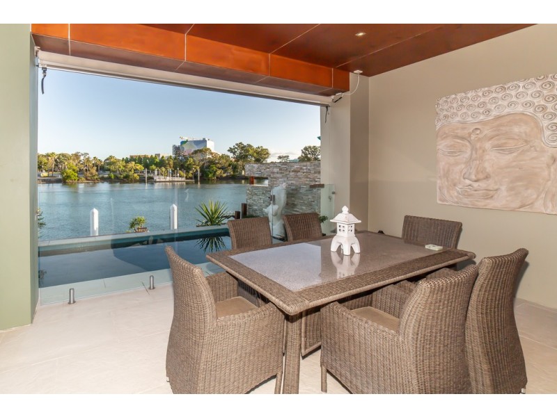 1/217 Stanhill Drive, Chevron Island QLD 4217