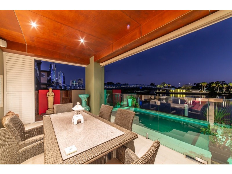 1/217 Stanhill Drive, Chevron Island QLD 4217