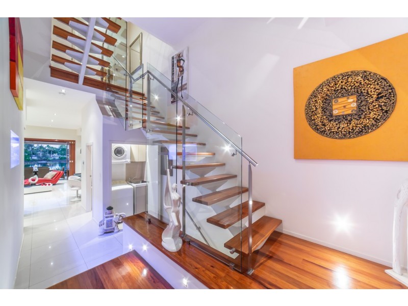 1/217 Stanhill Drive, Chevron Island QLD 4217