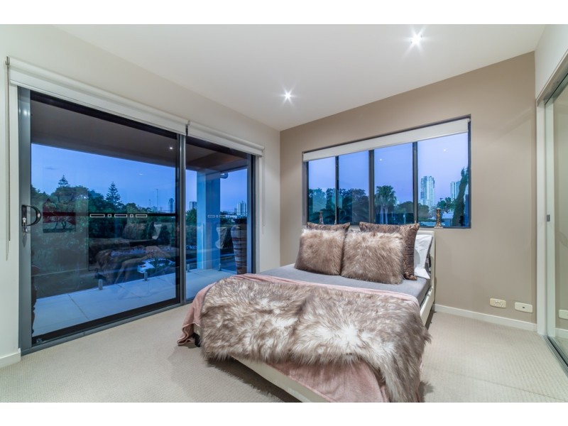 1/217 Stanhill Drive, Chevron Island QLD 4217