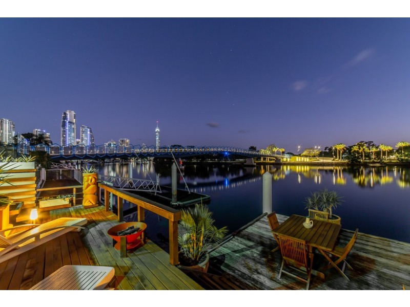 1/217 Stanhill Drive, Chevron Island QLD 4217