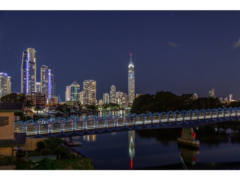 1/217 Stanhill Drive, Chevron Island QLD 4217