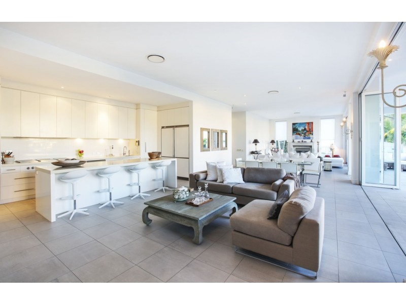 27 Midshipman Court, Paradise Waters QLD 4217