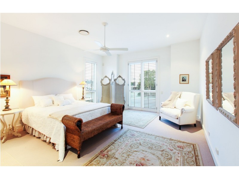 27 Midshipman Court, Paradise Waters QLD 4217