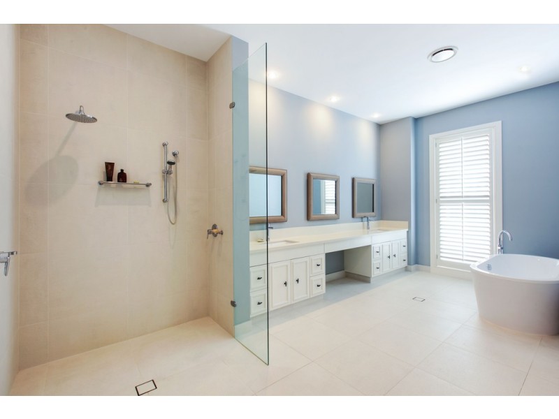 27 Midshipman Court, Paradise Waters QLD 4217