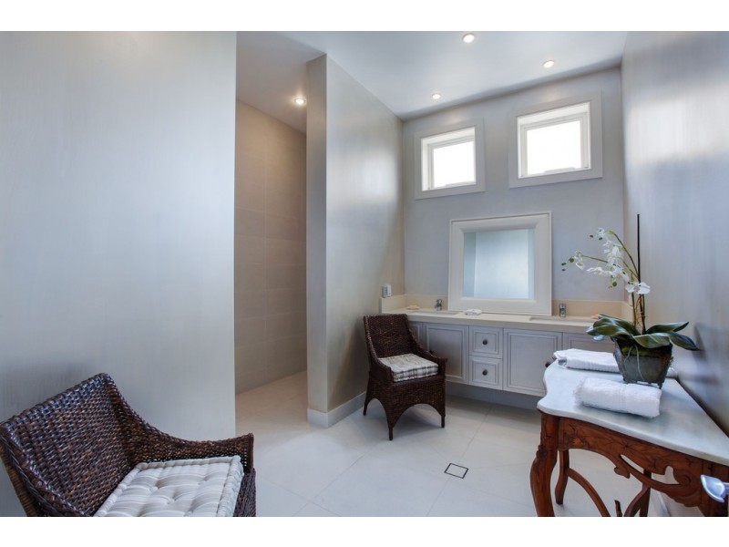 27 Midshipman Court, Paradise Waters QLD 4217