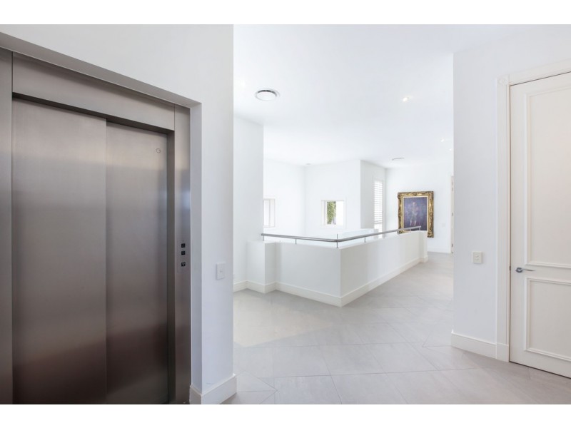 27 Midshipman Court, Paradise Waters QLD 4217