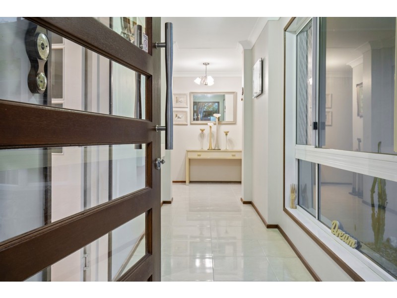 33 Homebush Drive, Robina QLD 4226