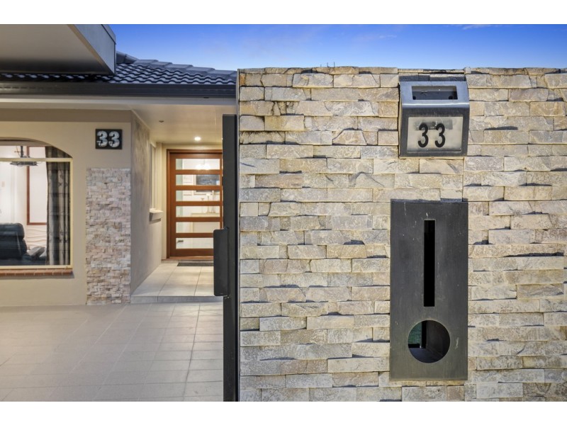 33 Homebush Drive, Robina QLD 4226