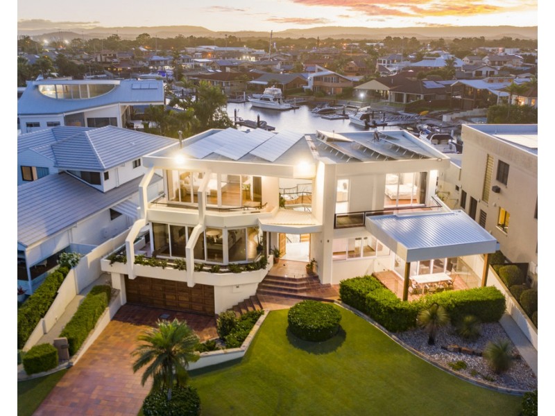 8 Constance Esplanade, Runaway Bay QLD 4216