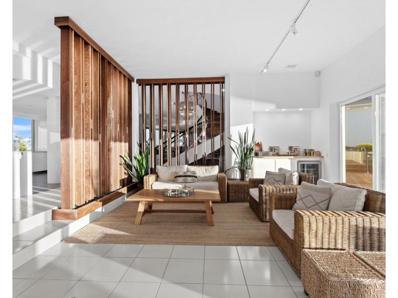 8 Constance Esplanade, Runaway Bay QLD 4216