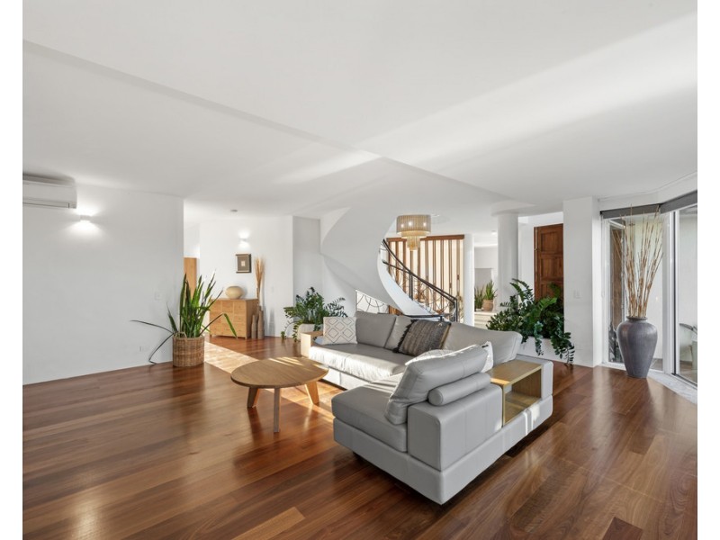 8 Constance Esplanade, Runaway Bay QLD 4216