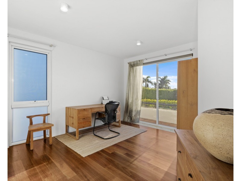 8 Constance Esplanade, Runaway Bay QLD 4216