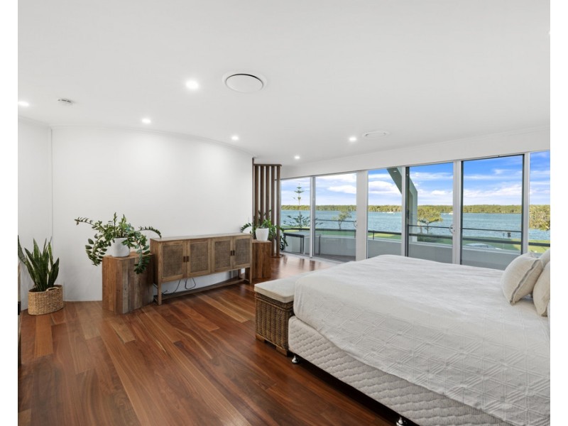 8 Constance Esplanade, Runaway Bay QLD 4216