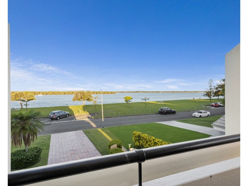 8 Constance Esplanade, Runaway Bay QLD 4216