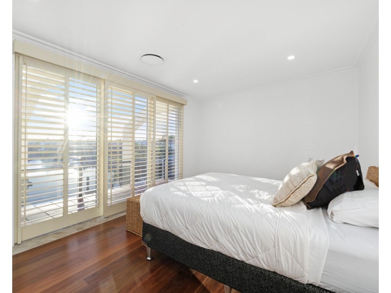 8 Constance Esplanade, Runaway Bay QLD 4216