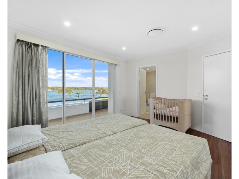 8 Constance Esplanade, Runaway Bay QLD 4216