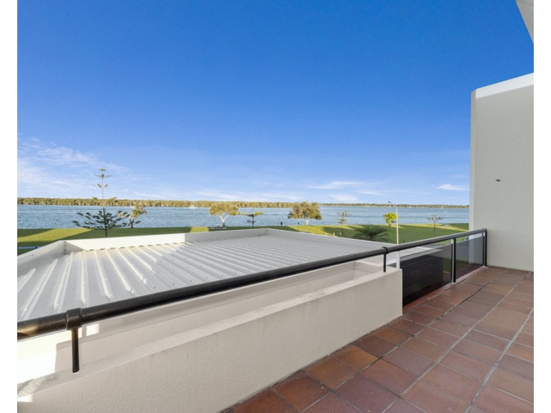 8 Constance Esplanade, Runaway Bay QLD 4216