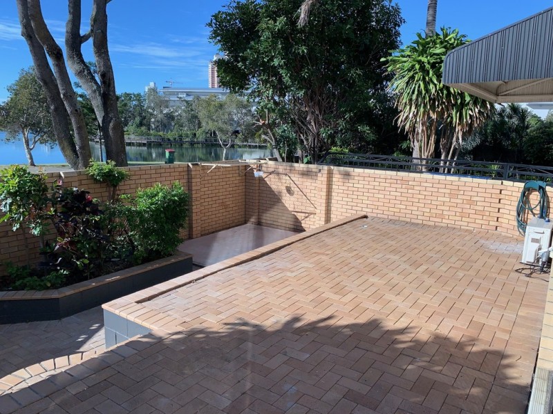 1/2 T E Peters Drive, Broadbeach Waters QLD 4218