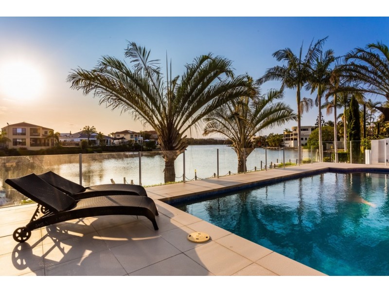 15 Bollard Circuit, Clear Island Waters QLD 4226
