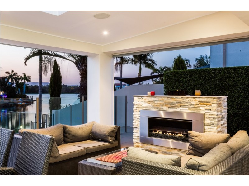 15 Bollard Circuit, Clear Island Waters QLD 4226