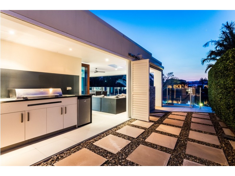 15 Bollard Circuit, Clear Island Waters QLD 4226