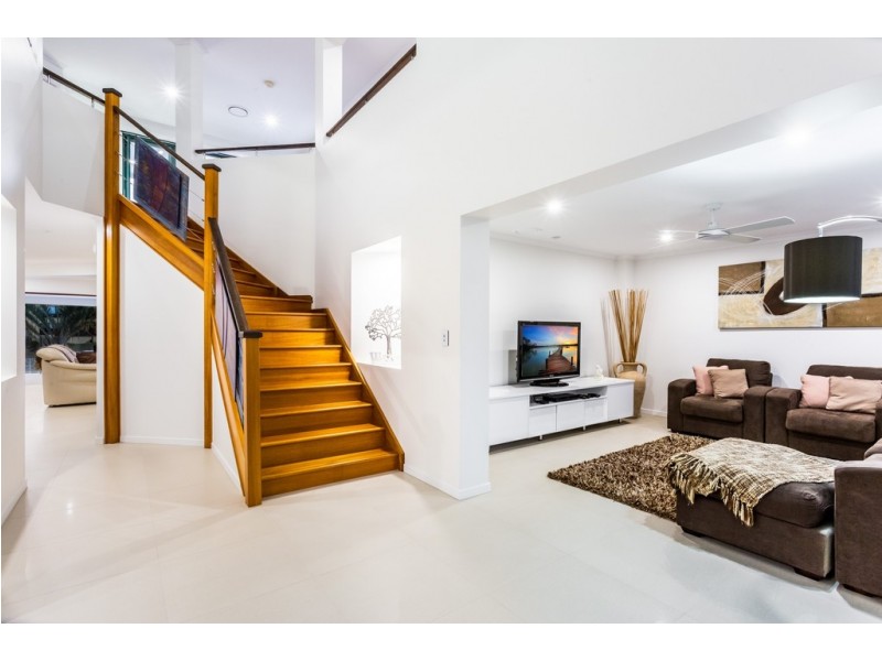 15 Bollard Circuit, Clear Island Waters QLD 4226