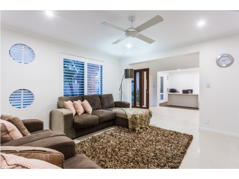 15 Bollard Circuit, Clear Island Waters QLD 4226