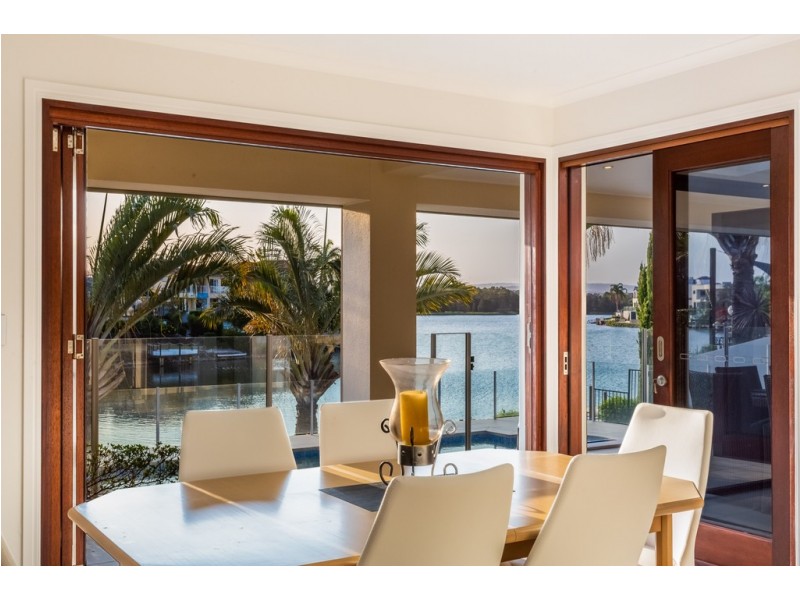 15 Bollard Circuit, Clear Island Waters QLD 4226