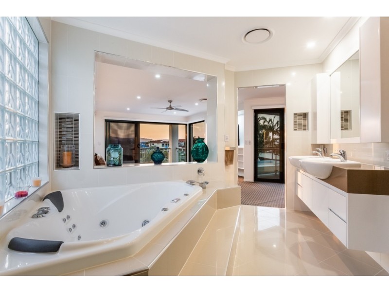 15 Bollard Circuit, Clear Island Waters QLD 4226