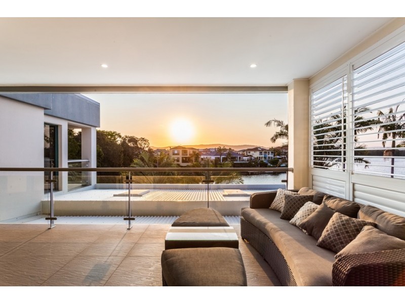 15 Bollard Circuit, Clear Island Waters QLD 4226