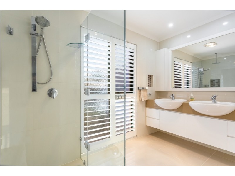 15 Bollard Circuit, Clear Island Waters QLD 4226