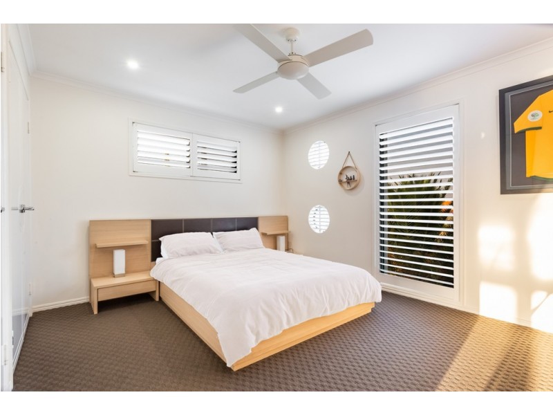 15 Bollard Circuit, Clear Island Waters QLD 4226