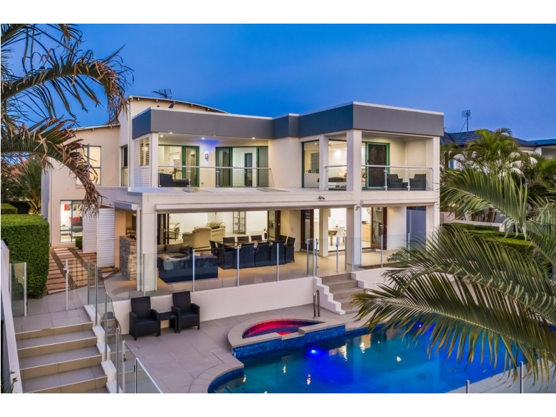 15 Bollard Circuit, Clear Island Waters QLD 4226