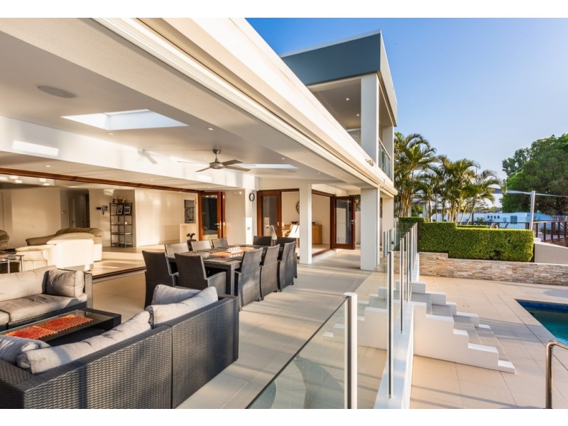 15 Bollard Circuit, Clear Island Waters QLD 4226