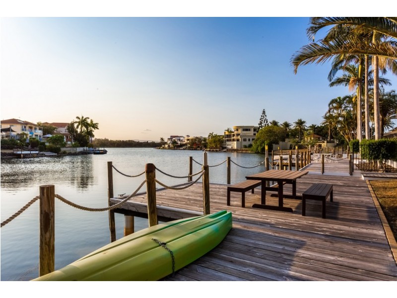 15 Bollard Circuit, Clear Island Waters QLD 4226