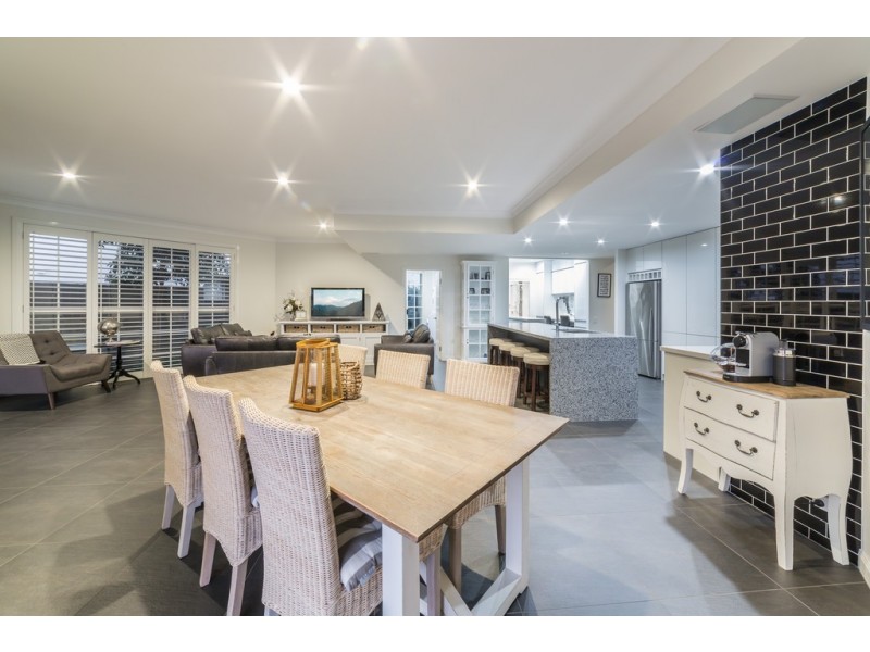 63 Bollard Circuit, Clear Island Waters QLD 4226