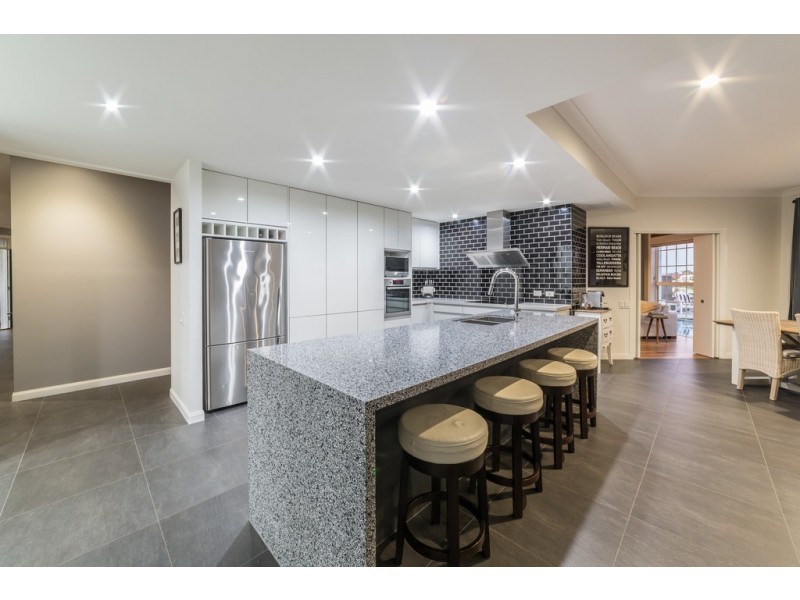 63 Bollard Circuit, Clear Island Waters QLD 4226