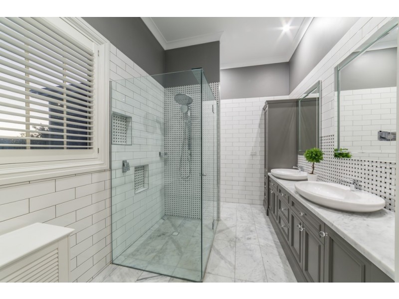 63 Bollard Circuit, Clear Island Waters QLD 4226