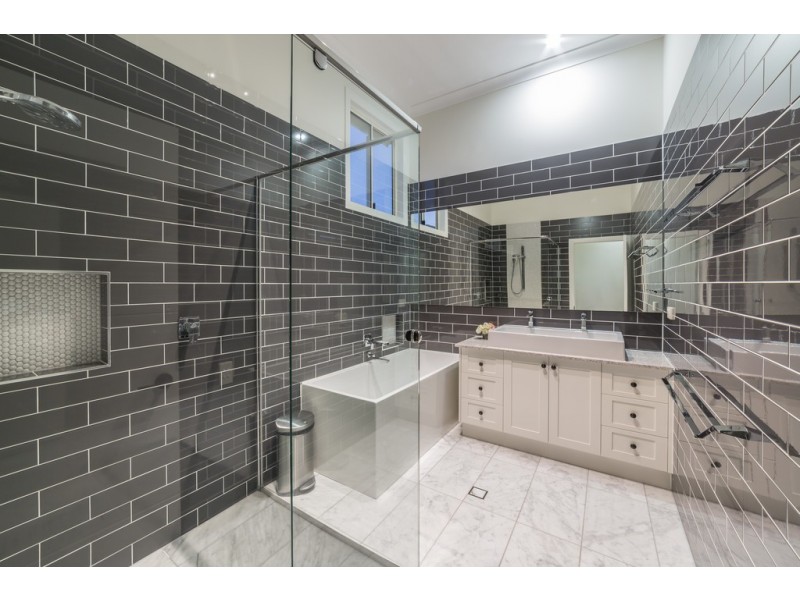 63 Bollard Circuit, Clear Island Waters QLD 4226